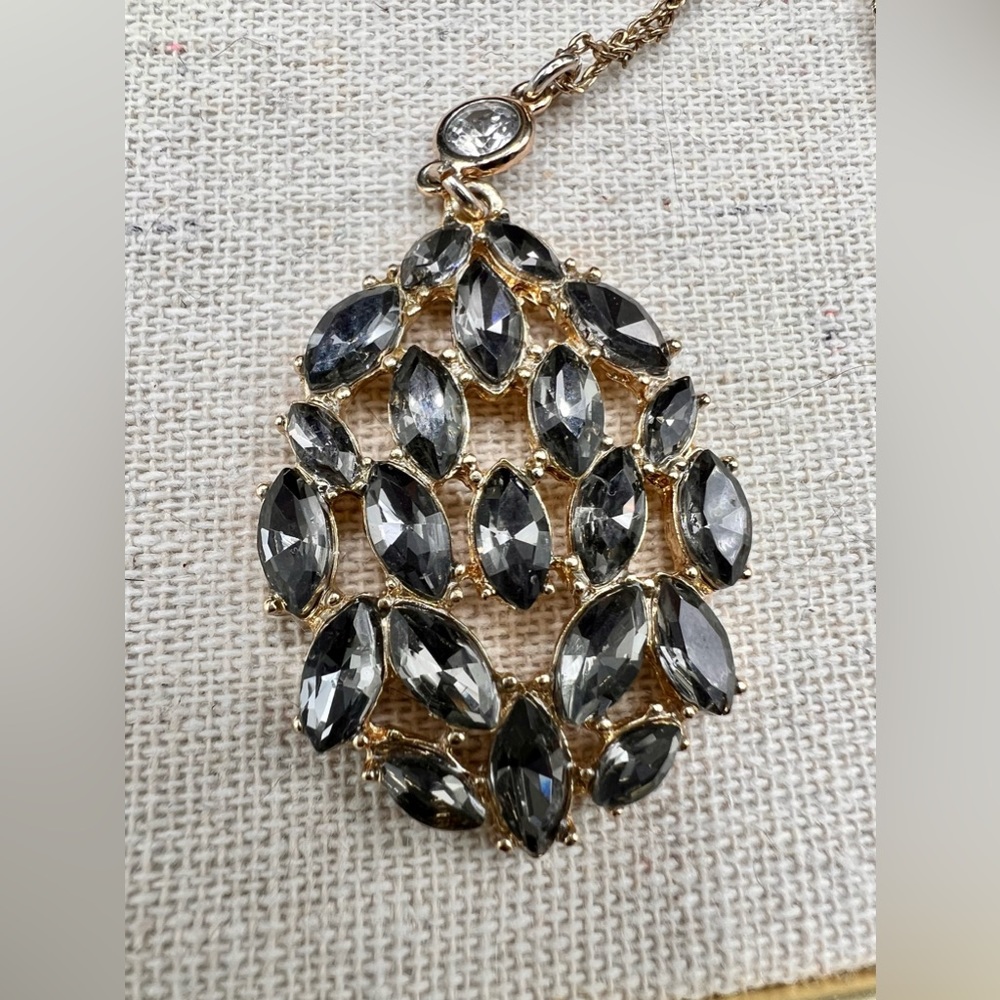 𝔾𝕆𝕃𝔻 𝕋𝕆ℕ𝔼 Necklace and Pendant with Onyx Coloured Stones